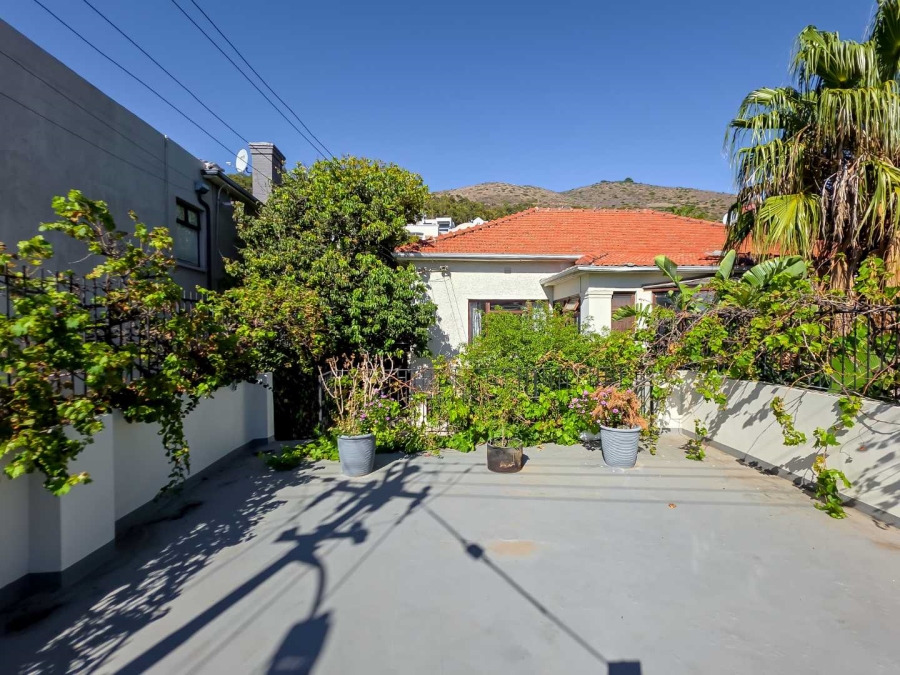 6 Bedroom Property for Sale in Green Point Western Cape